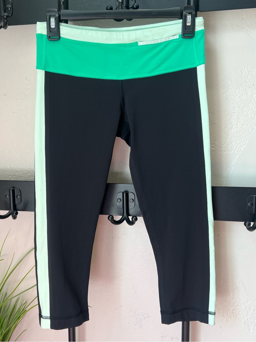 Lululemon Heat It Up Crop capri leggings Size 6